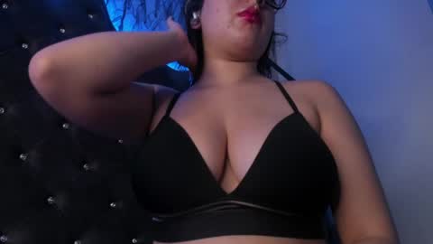 Snapshot of larissa01_ chatting on February 16, 5:48 am Lari online show from February 16, 5:48 am