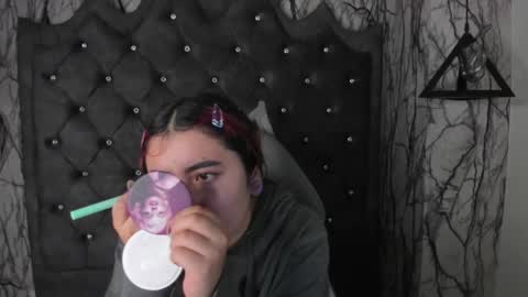 Snapshot of larissa01_ chatting on February 23, 2:40 am Lari online show from February 23, 2:40 am