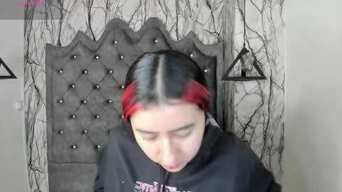 Snapshot of larissa01_ chatting on February 25, 2:58 am Lari online show from February 25, 2:58 am