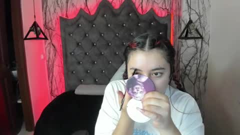 Snapshot of larissa01_ chatting on February 28, 2:42 am Lari online show from February 28, 2:42 am