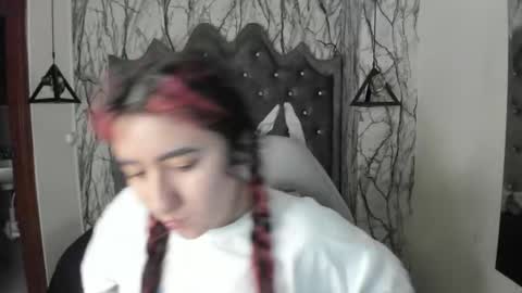 Snapshot of larissa01_ chatting on March 1, 2:48 am Lari online show from March 1, 2:48 am