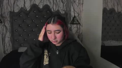 Snapshot of larissa01_ chatting on March 4, 3:11 am Lari online show from March 4, 3:11 am