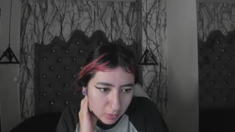 Snapshot of larissa01_ chatting on March 6, 3:13 am Lari online show from March 6, 3:13 am