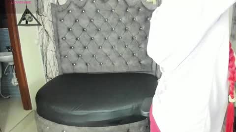 Snapshot of larissa01_ chatting on March 9, 2:50 am Lari online show from March 9, 2:50 am