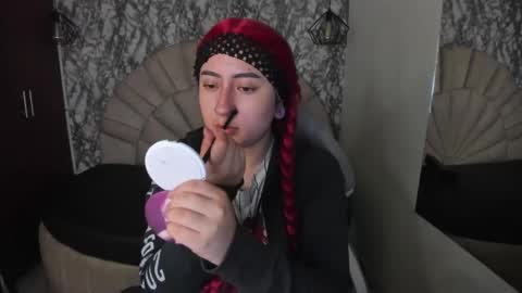 Snapshot of larissa01_ chatting on March 12, 2:41 am Lari online show from March 12, 2:41 am