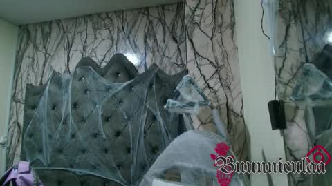 Snapshot of larissa01_ chatting on October 16, 3:40 am Lari online show from October 16, 3:40 am