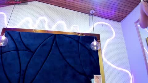 Snapshot of larissaevans chatting on February 27, 3:15 pm Valentina online show from February 27, 3:15 pm