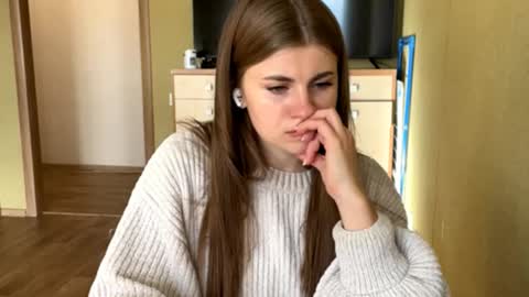 Snapshot of larrainewildenberg chatting on October 13, 12:05 pm I am Jane ntmu Lets hit 10 Thumbs Up together online show from October 13, 12:05 pm