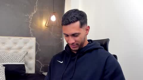 Snapshot of larry_jones chatting on December 22, 1:08 pm andrew online show from December 22, 1:08 pm