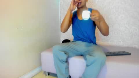 LARRY online show from January 12, 12:32 pm