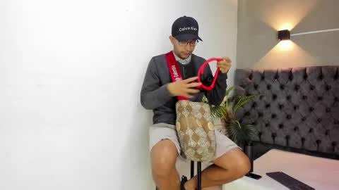 LARRY online show from January 16, 12:20 pm