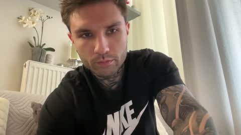 Snapshot of larsskeet chatting on November 22, 1:10 pm larsskeet online show from November 22, 1:10 pm