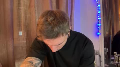 Snapshot of larsskeet chatting on November 25, 2:39 pm larsskeet online show from November 25, 2:39 pm