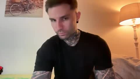 Snapshot of larsskeet chatting on December 3, 2:37 pm larsskeet online show from December 3, 2:37 pm