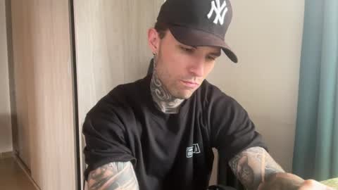 Snapshot of larsskeet chatting on June 25, 6:01 pm larsskeet online show from June 25, 6:01 pm