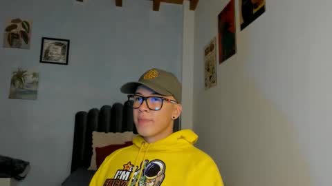Snapshot of lass_nazar chatting on May 9, 1:22 am lass_nazar online show from May 9, 1:22 am