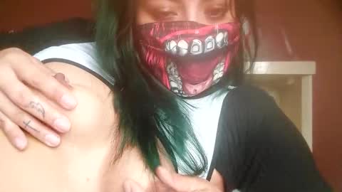 Snapshot of latex9408400 chatting on February 28, 7:31 am latex9408400 online show from February 28, 7:31 am