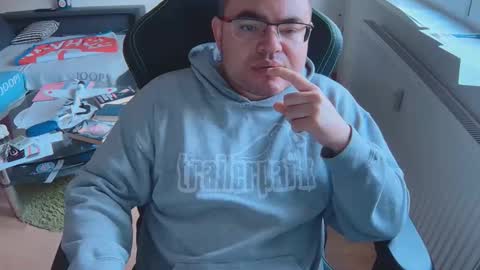 Snapshot of latexboy893 chatting on November 12, 1:00 pm latexboy893 online show from November 12, 1:00 pm