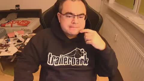 Snapshot of latexboy893 chatting on November 18, 6:56 pm latexboy893 online show from November 18, 6:56 pm