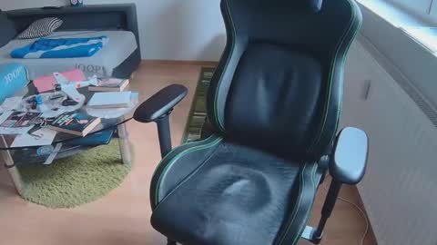 Snapshot of latexboy893 chatting on November 19, 12:38 pm latexboy893 online show from November 19, 12:38 pm