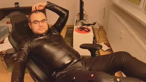 latexboy893 online show from November 26, 12:00 am