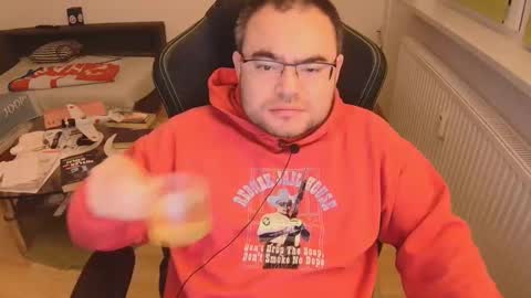 latexboy893 online show from November 29, 6:44 pm