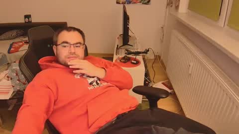 latexboy893 online show from December 16, 12:15 am