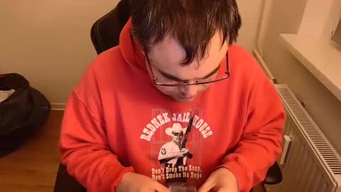 latexboy893 online show from March 5, 6:37 pm