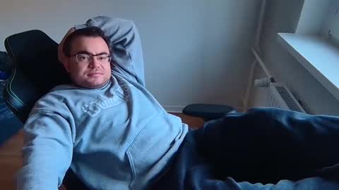 latexboy893 online show from March 8, 3:27 pm