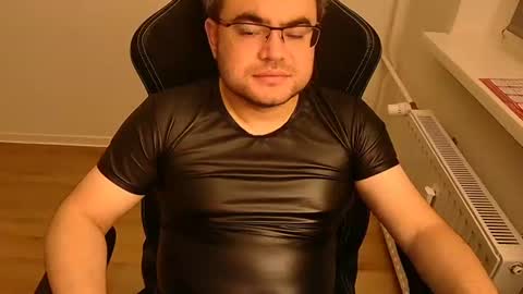 latexboy893 online show from June 15, 9:17 pm
