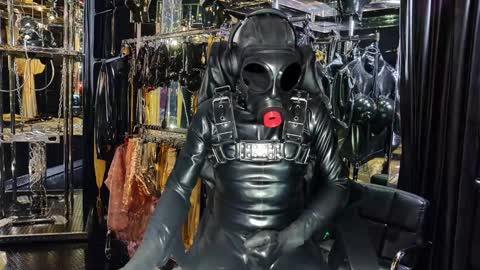Snapshot of latexlover202 chatting on December 21, 11:34 pm latexlover202 online show from December 21, 11:34 pm