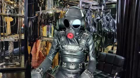 Snapshot of latexlover202 chatting on February 15, 3:09 pm latexlover202 online show from February 15, 3:09 pm
