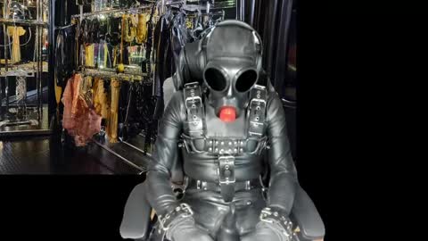 Snapshot of latexlover202 chatting on April 4, 6:38 pm latexlover202 online show from April 4, 6:38 pm