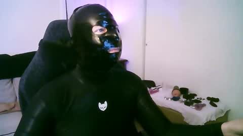 Snapshot of latexminheadroom chatting on April 1, 1:39 am latexminheadroom online show from April 1, 1:39 am