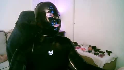 Snapshot of latexminheadroom chatting on May 9, 1:44 am latexminheadroom online show from May 9, 1:44 am