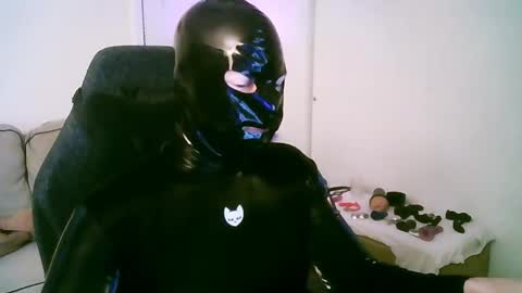 Snapshot of latexminheadroom chatting on May 15, 10:50 pm latexminheadroom online show from May 15, 10:50 pm