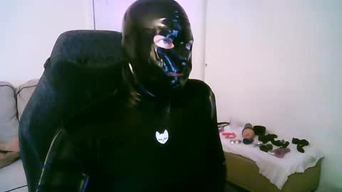 Snapshot of latexminheadroom chatting on May 15, 11:12 pm latexminheadroom online show from May 15, 11:12 pm
