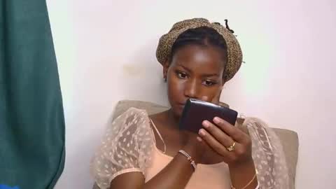 latiffaah_xx online show from April 21, 11:38 am