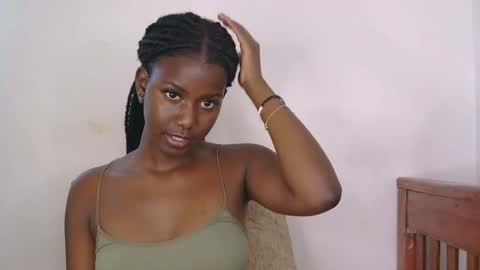 latiffaah_xx online show from April 22, 11:12 am