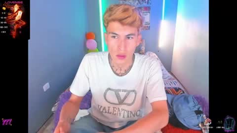 Snapshot of latin_boysxxx_ chatting on May 12, 3:25 am latin_boysxxx_ online show from May 12, 3:25 am