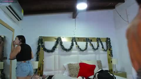 Johana y Santiago online show from November 18, 8:02 pm