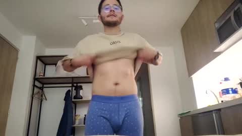 Snapshot of latin_edge chatting on March 11, 4:43 am Latin edge online show from March 11, 4:43 am