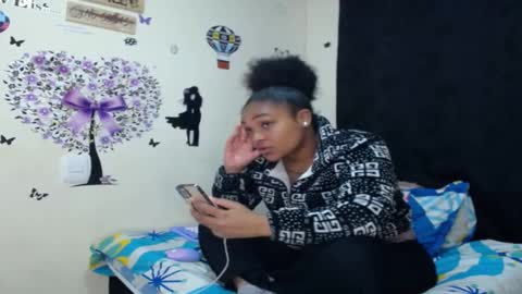 Snapshot of latin_rihanna_j chatting on December 3, 1:52 am karen online show from December 3, 1:52 am