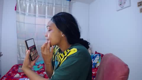 Snapshot of latin_rihanna_j chatting on October 7, 10:18 pm karen online show from October 7, 10:18 pm