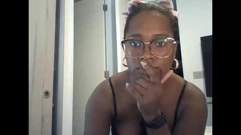 latina033 online show from March 5, 12:50 am