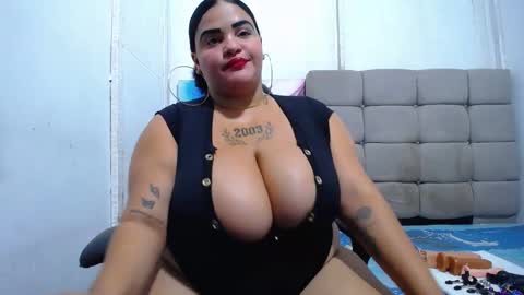 latina_bigboos12 online show from September 26, 4:27 am