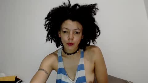 Snapshot of latinadreamy chatting on February 5, 12:10 am Latinacoka online show from February 5, 12:10 am