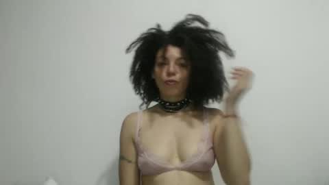 Snapshot of latinadreamy chatting on May 31, 1:47 am Latinacoka online show from May 31, 1:47 am