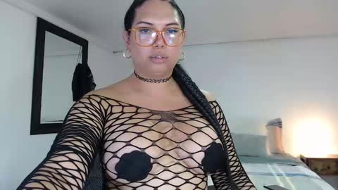 FLOR SALVAJE online show from November 2, 4:20 pm