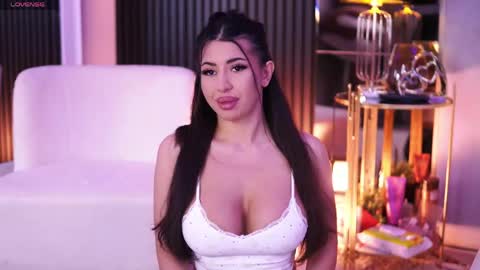 Snapshot of latinaloco chatting on April 24, 6:21 pm Latina online show from April 24, 6:21 pm